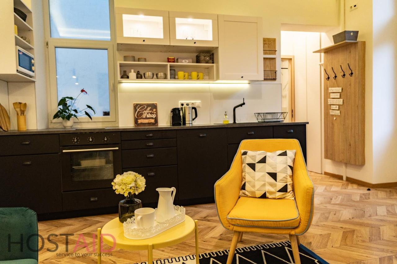 M10 Apartment - Hostaid Budapest Luaran gambar