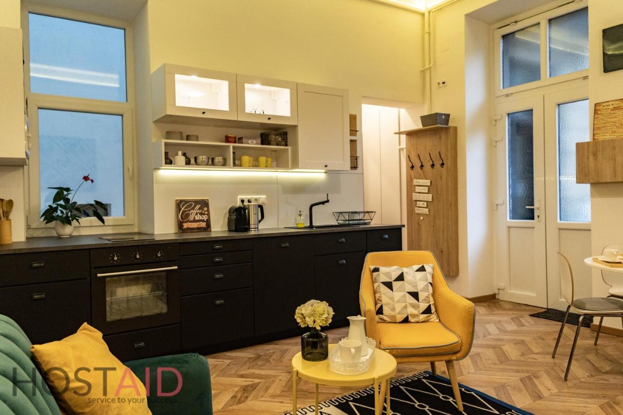 M10 Apartment - Hostaid Budapest Luaran gambar